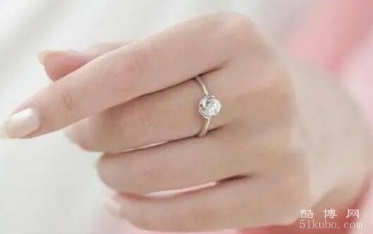 女子为什么不能左手戴戒指：未婚的避免被误解为已婚