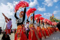 景颇族的传统节日是什么 ：目瑙纵歌节/最盛大的传统节日